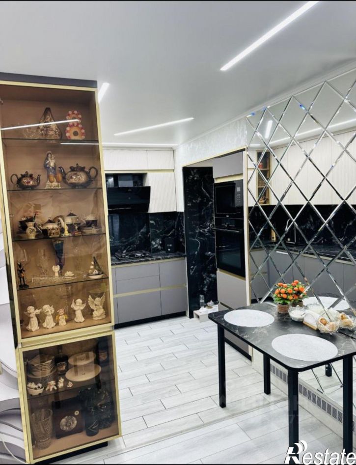 2-комн квартира Астрахань, улица Безжонова, 2