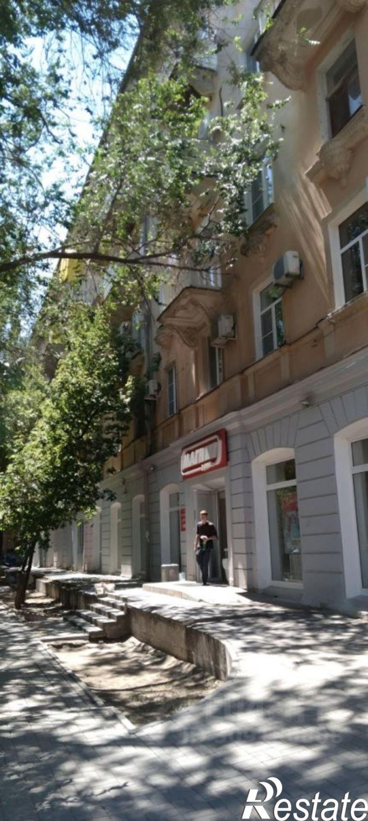 3-комн квартира улица Михаила Аладьина, 8,  д. 8