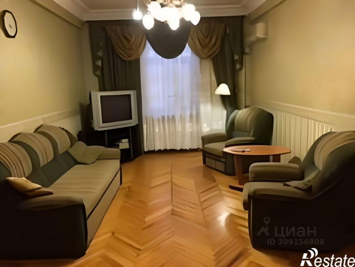 3-комн квартира улица Михаила Аладьина, 8,  д. 8