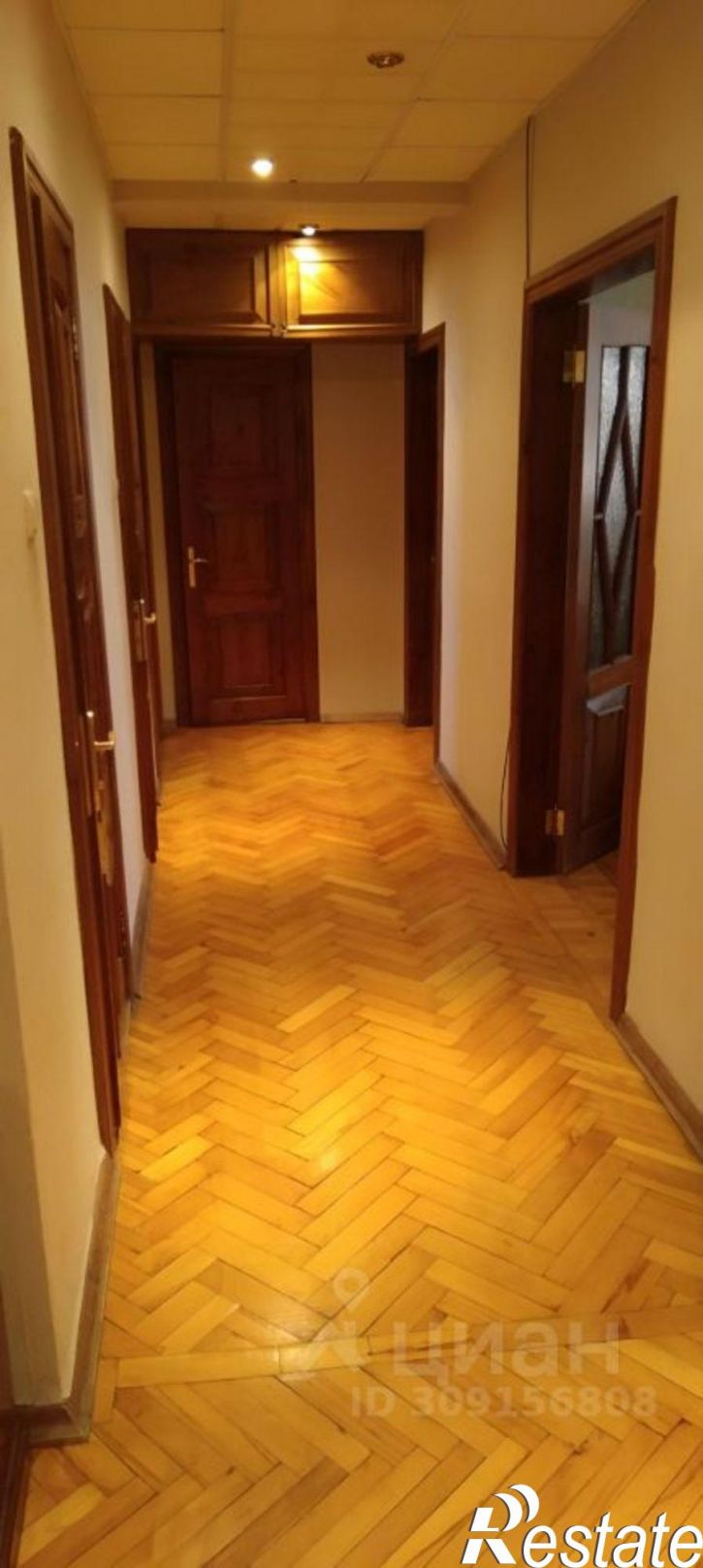 3-комн квартира улица Михаила Аладьина, 8,  д. 8