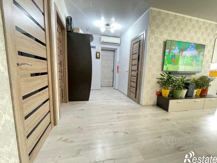 3-комн квартира улица Космонавта Комарова, 132,  д. 132