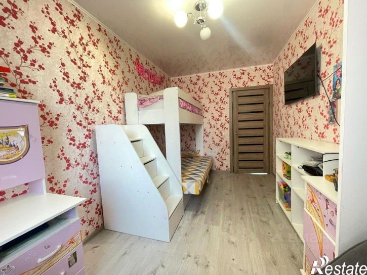 3-комн квартира улица Космонавта Комарова, 132,  д. 132