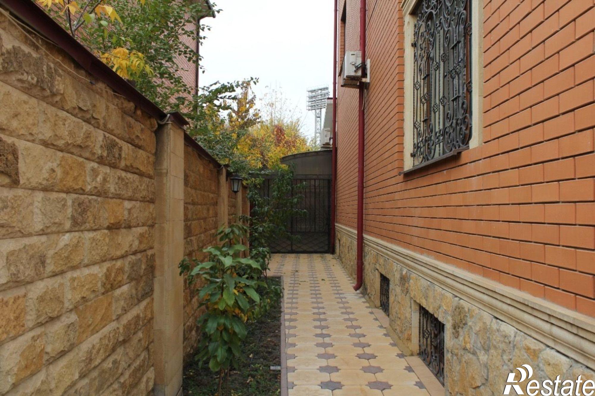 Купить дачу, дом, коттедж за 65 000 000 рублей на 1-й Аршанский переулок, 9