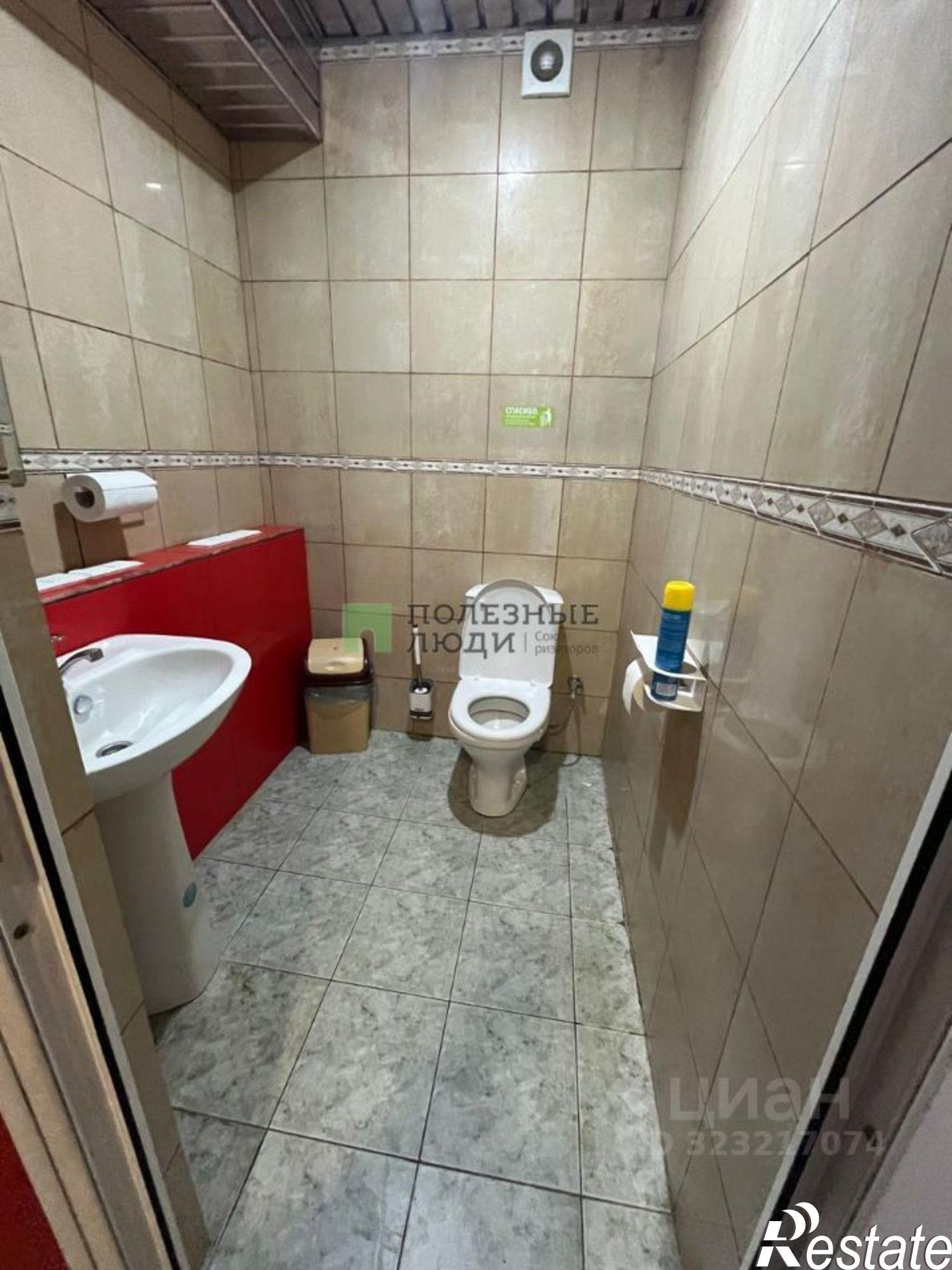 Купить помещение свободного назначения за 17 300 200 рублей на Театральный переулок, 3