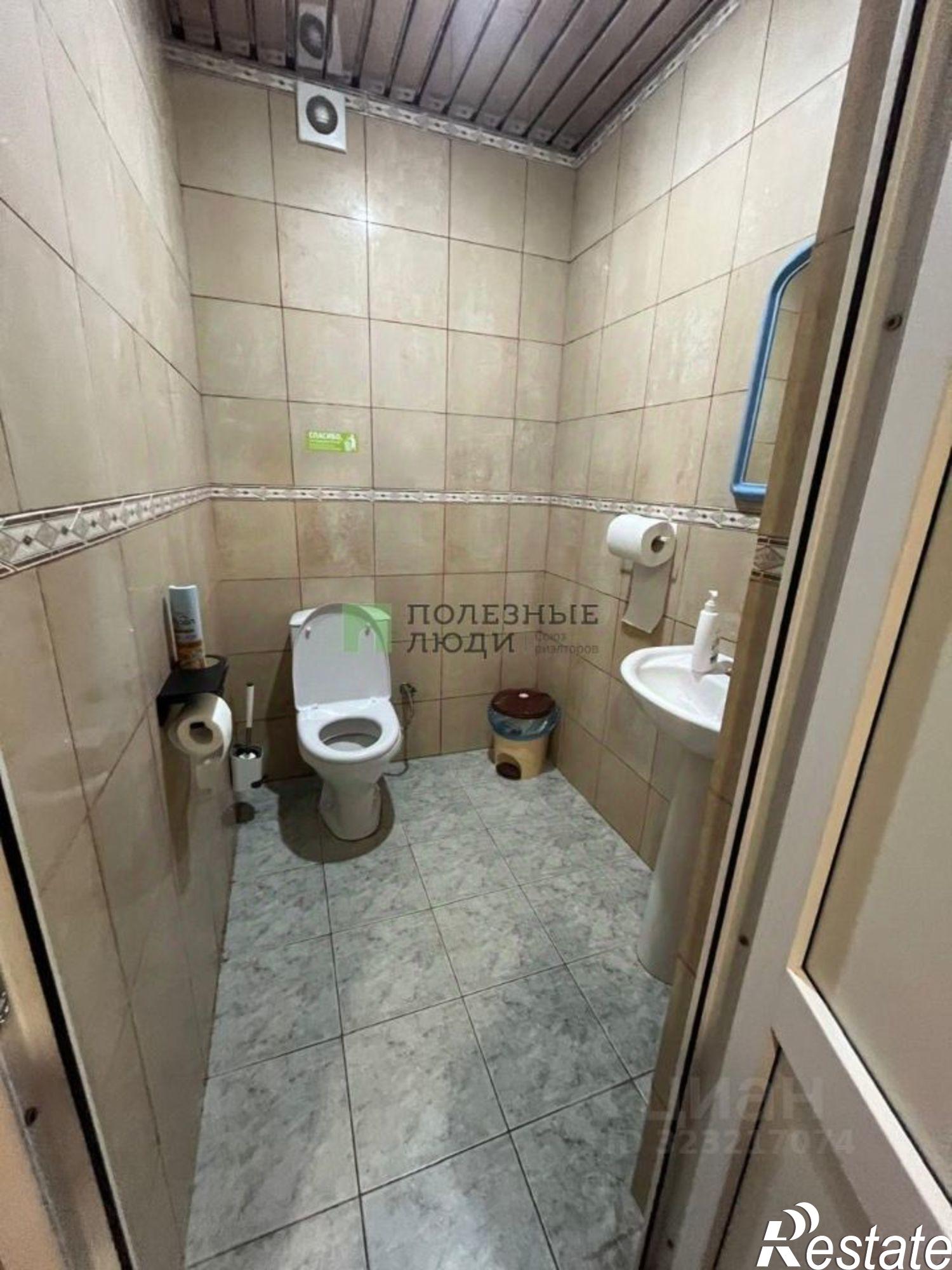 Купить помещение свободного назначения за 17 300 200 рублей на Театральный переулок, 3