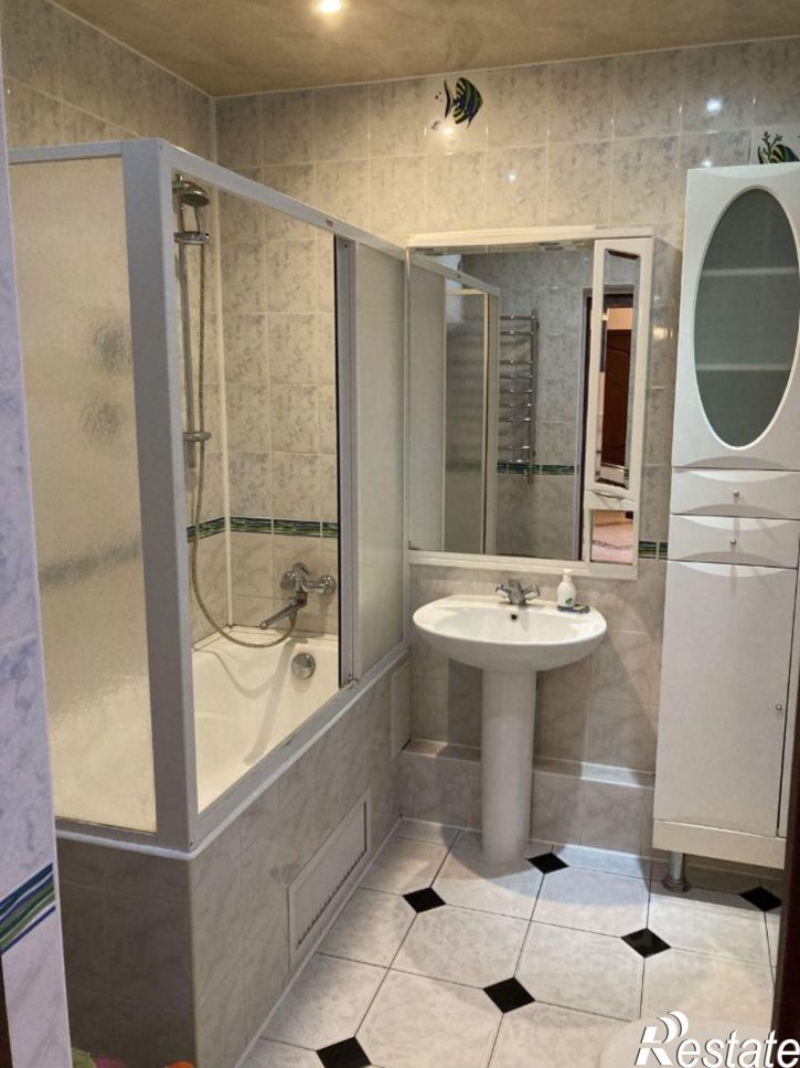 3-комн квартира улица Чугунова, 21,  д. 21