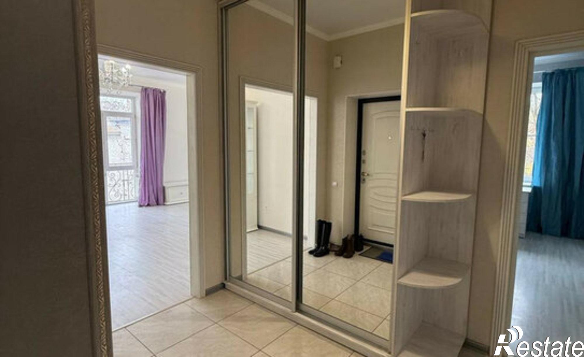 Купить квартиру за 13 500 000 рублей на набережная 1 Мая, 49