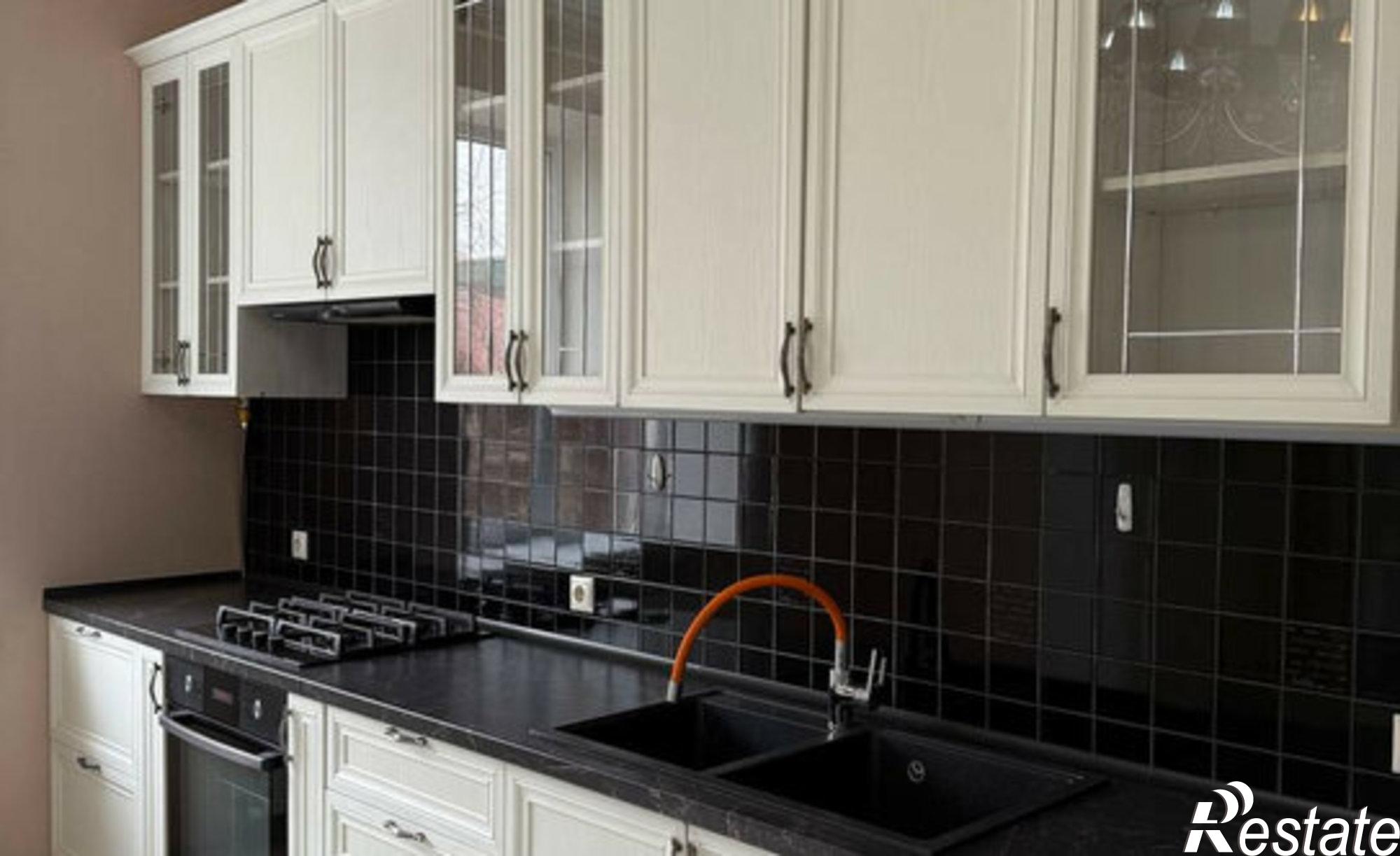 Купить квартиру за 13 500 000 рублей на набережная 1 Мая, 49