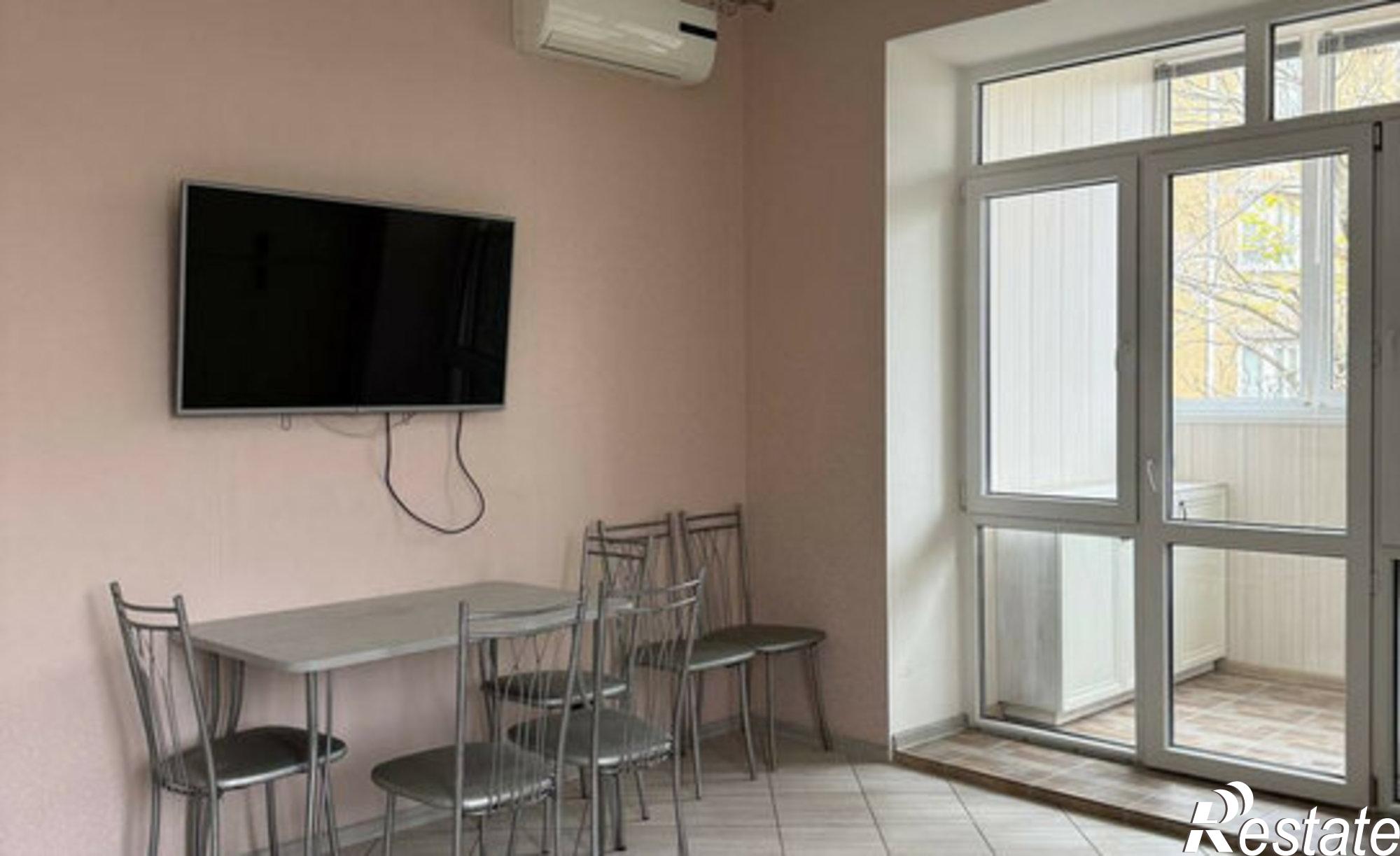 Купить квартиру за 13 500 000 рублей на набережная 1 Мая, 49