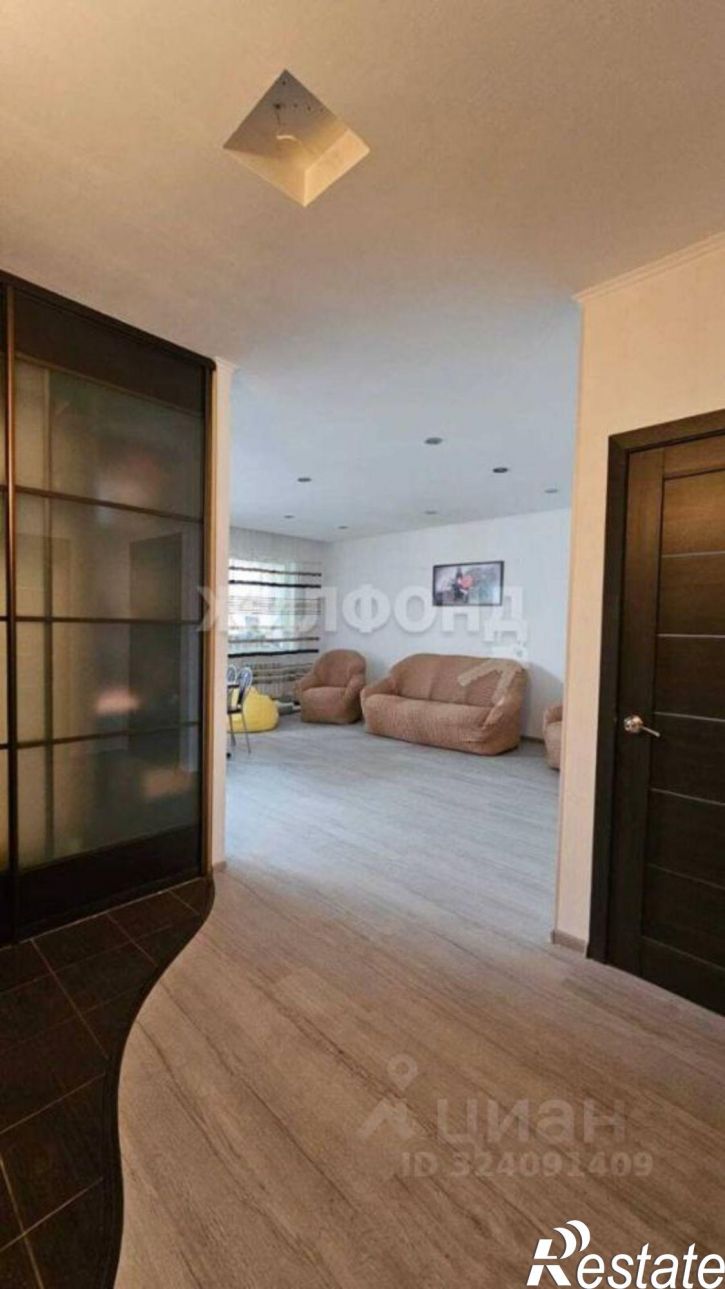 3-комн квартира улица Валерии Барсовой, 2,  д. 2