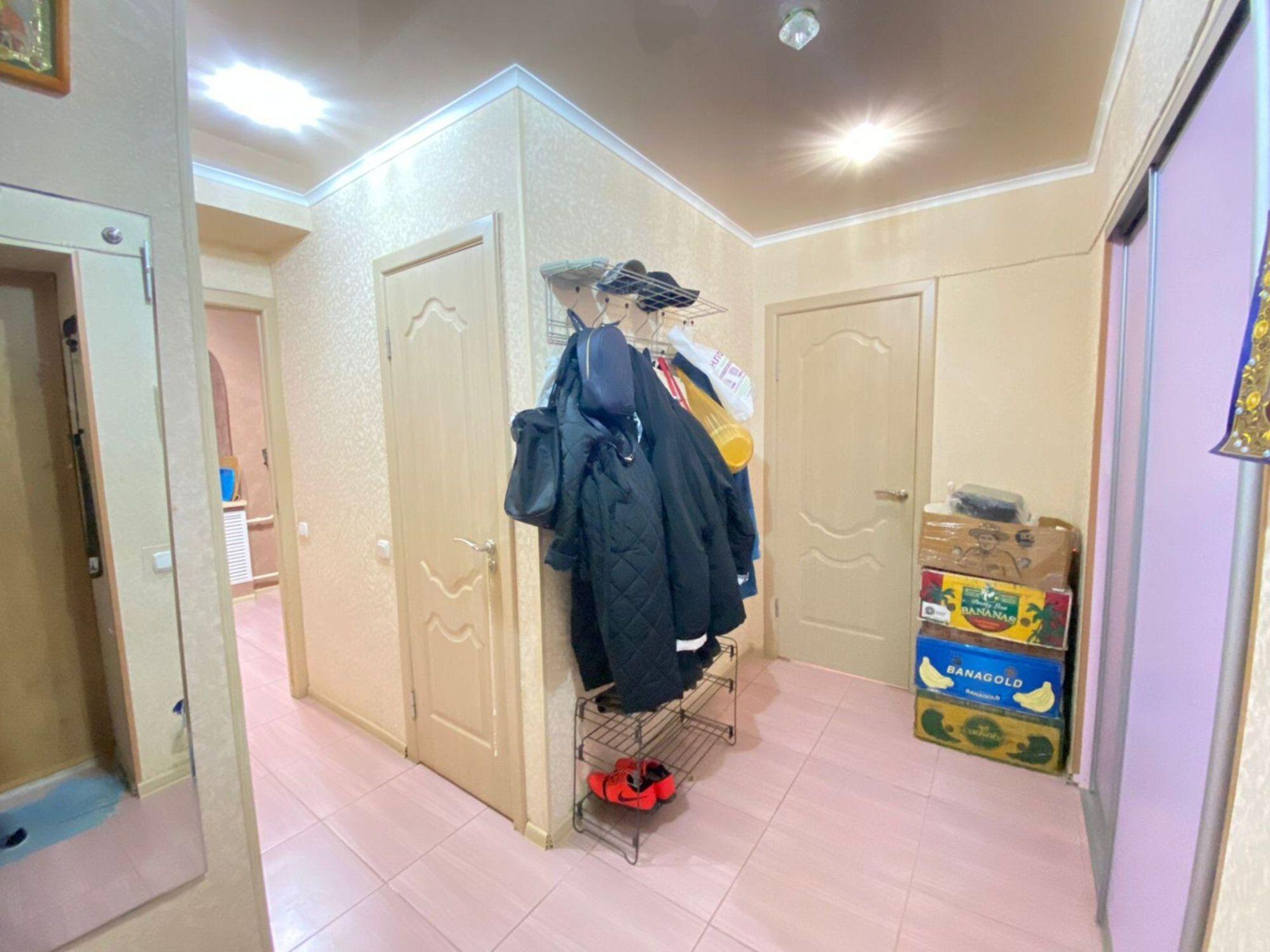 Купить квартиру за 3 190 000 рублей на 6-й мкр, Химиков ул, 8