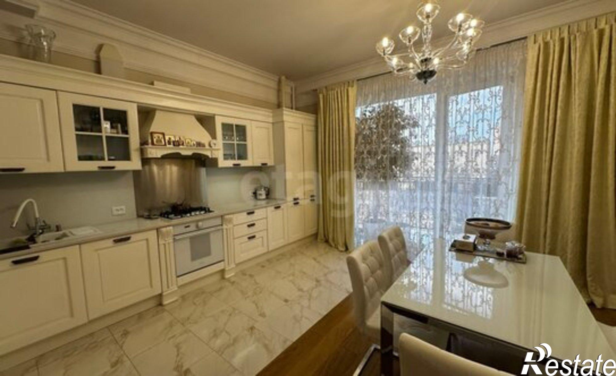 Купить квартиру за 16 000 000 рублей на улица Латышева, 7В