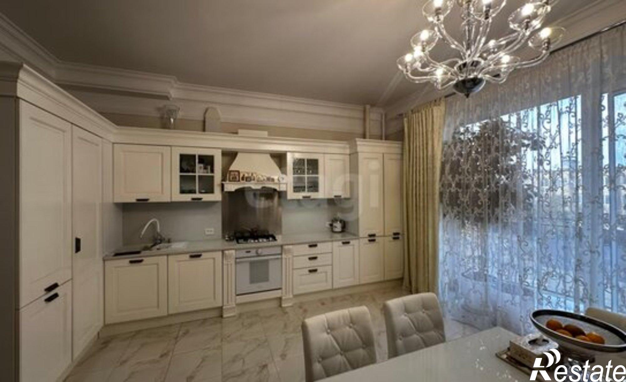 Купить квартиру за 16 000 000 рублей на улица Латышева, 7В