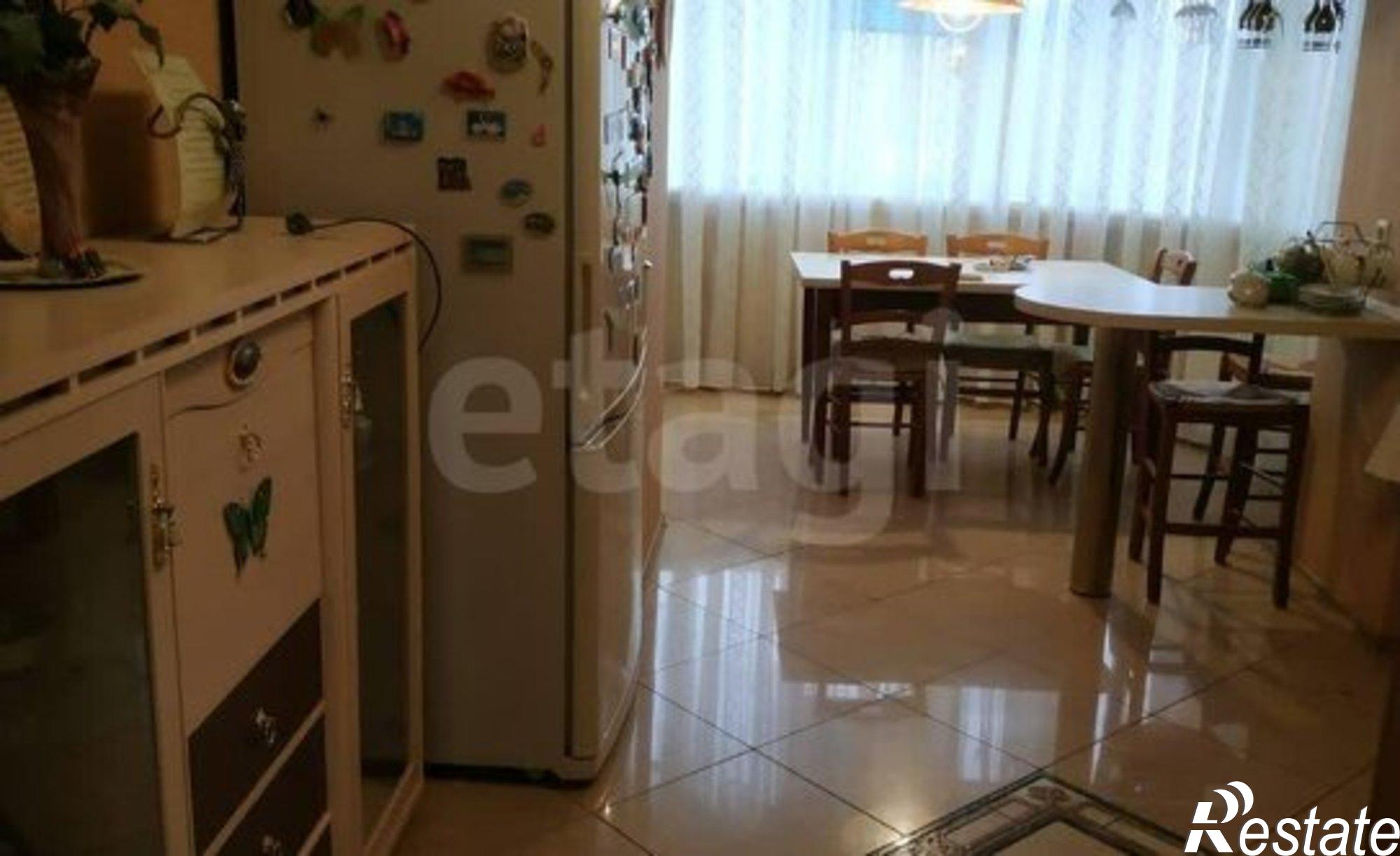 Купить квартиру за 9 880 000 рублей на ул Богдана Хмельницкого, 10 1