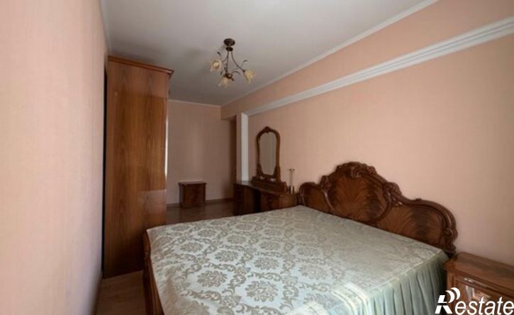 4-комн квартира улица Сен-Симона, 38/6,  д. 38/6
