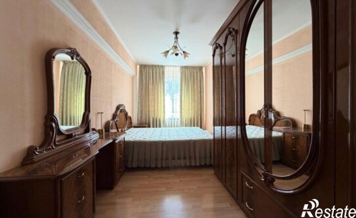 4-комн квартира улица Сен-Симона, 38/6,  д. 38/6