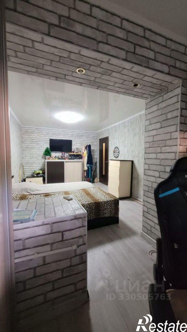 3-комн квартира улица Александрова, 13,  д. 13