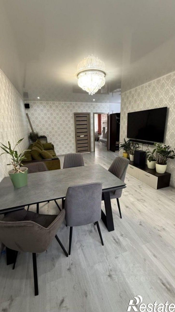 3-комн квартира улица Космонавта Комарова, 132,  д. 132