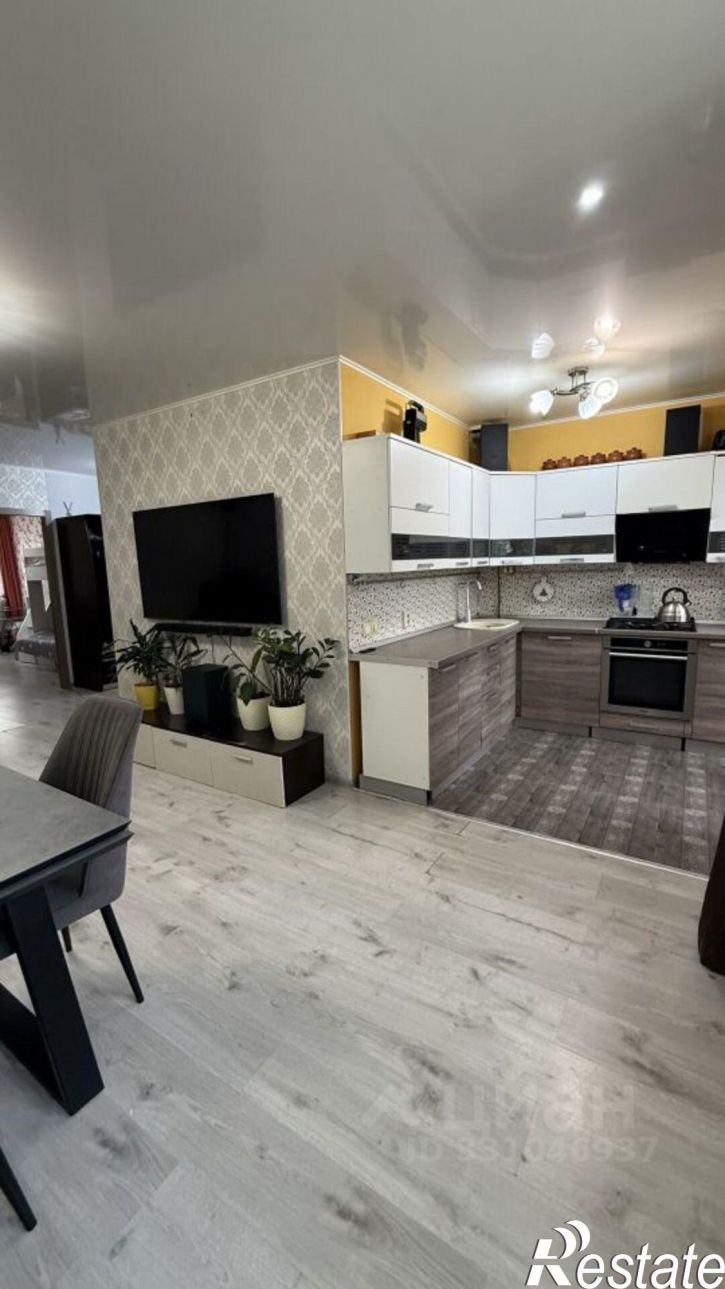 3-комн квартира улица Космонавта Комарова, 132,  д. 132