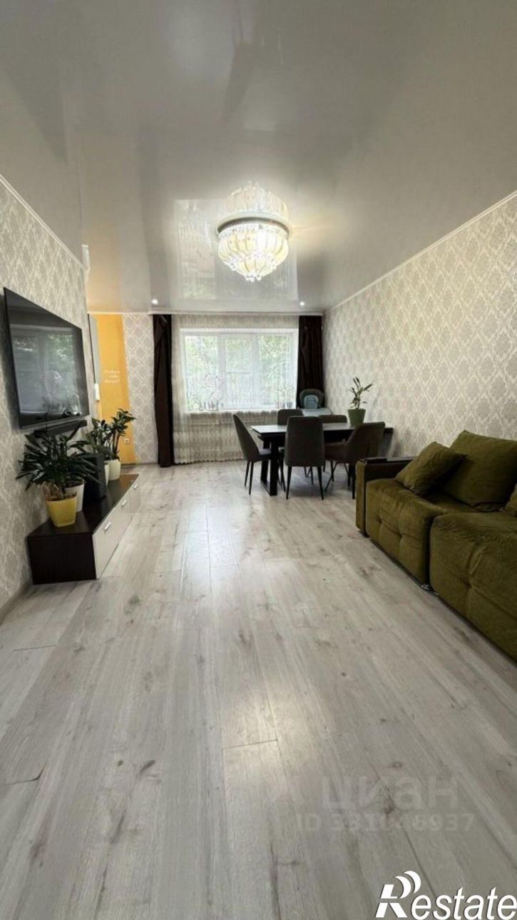 3-комн квартира улица Космонавта Комарова, 132,  д. 132