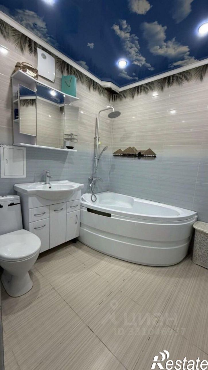 3-комн квартира улица Космонавта Комарова, 132,  д. 132