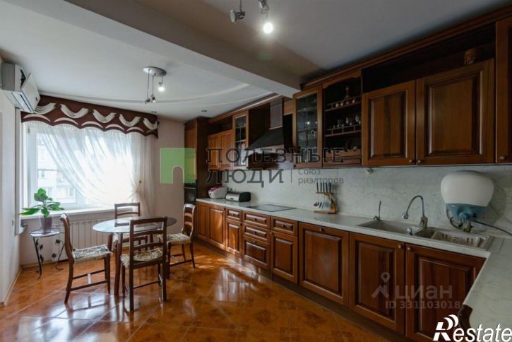 4-комн квартира ул Сен-Симона, 42 3,  д. 42 3,  к. 3
