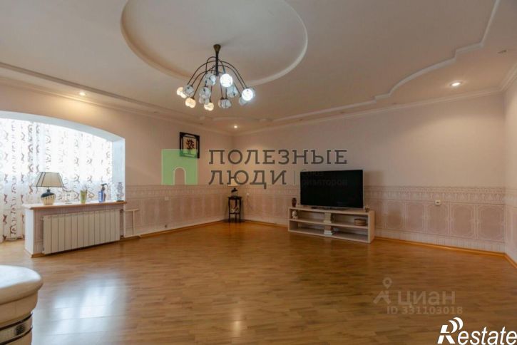 4-комн квартира ул Сен-Симона, 42 3,  д. 42 3,  к. 3