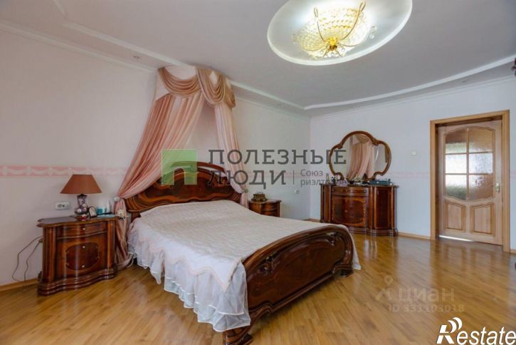 4-комн квартира ул Сен-Симона, 42 3,  д. 42 3,  к. 3