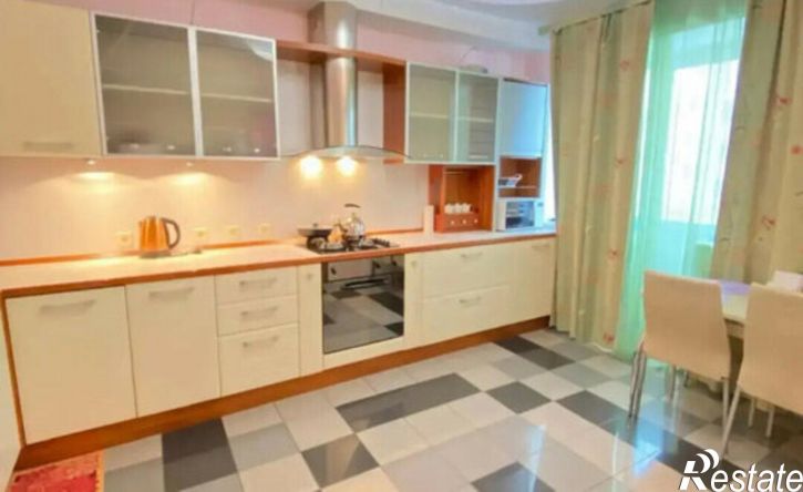 4-комн квартира ул Бурова, 10,  д. 10
