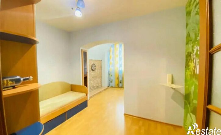 4-комн квартира ул Бурова, 10,  д. 10