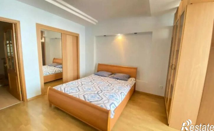 4-комн квартира ул Бурова, 10,  д. 10