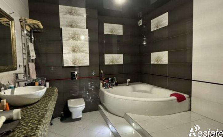 3-комн квартира ул Сен-Симона, 42 4,  д. 42 4,  к. 4
