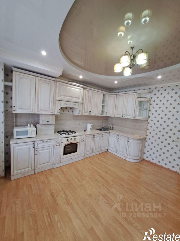 3-комн квартира улица Менжинского, 3,  д. 3