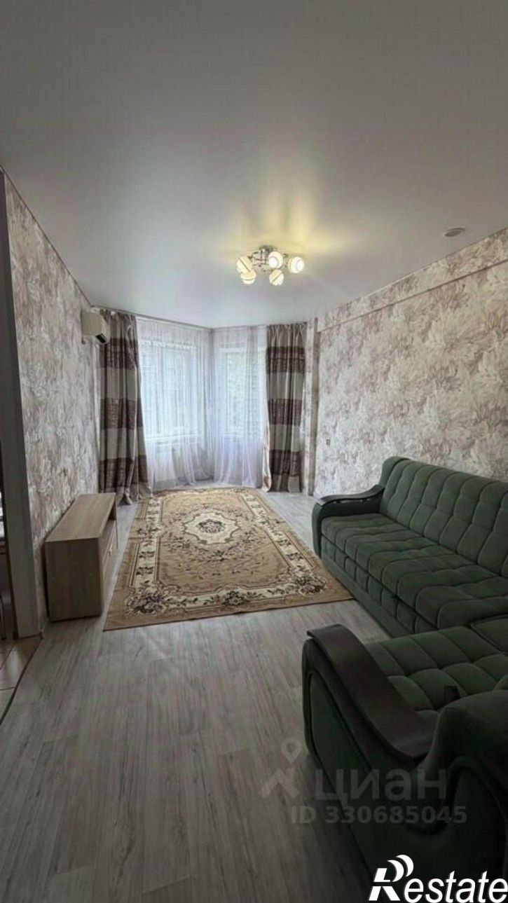 1-комн квартира ул Космонавта Комарова, 176,  д. 176