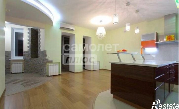4-комн квартира б-р Победы, 2,  д. 2