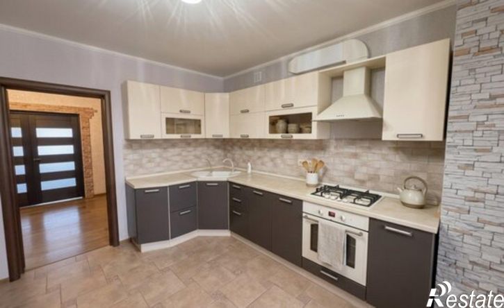 3-комн квартира ул Чугунова, 18,  д. 18