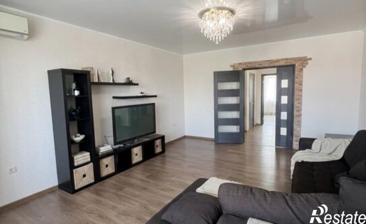 3-комн квартира ул Чугунова, 18,  д. 18