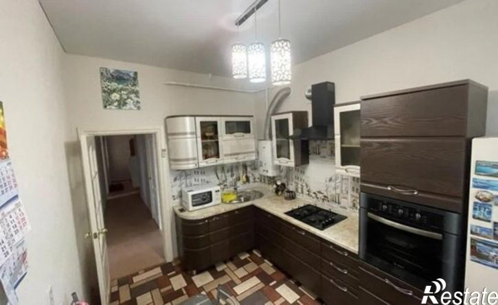 3-комн квартира улица Космонавта Комарова, 27,  д. 27