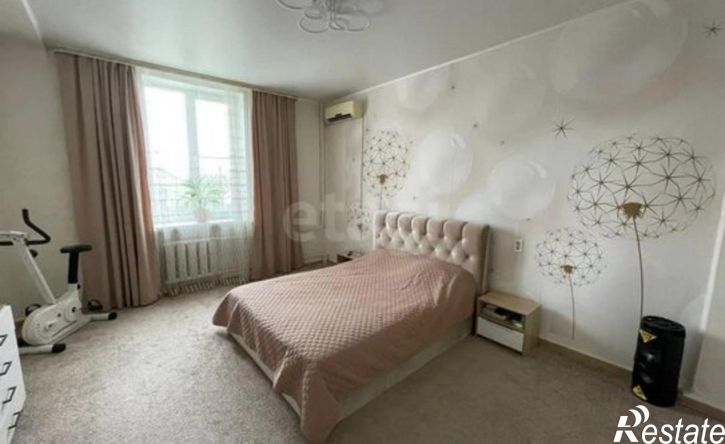 3-комн квартира улица Космонавта Комарова, 27,  д. 27