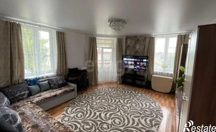 3-комн квартира улица Космонавта Комарова, 27,  д. 27