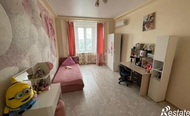 3-комн квартира улица Космонавта Комарова, 27,  д. 27