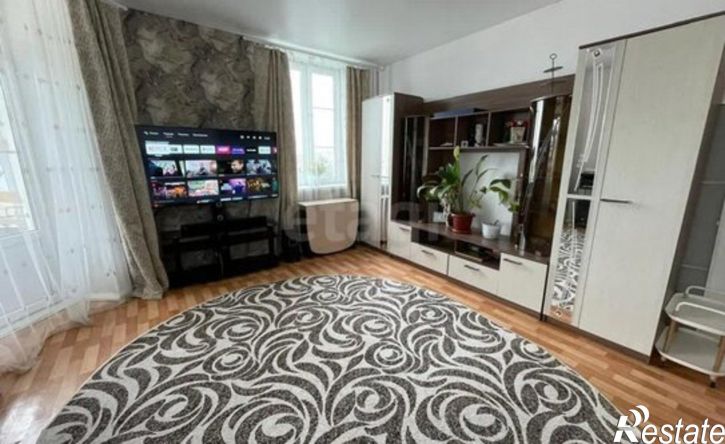 3-комн квартира улица Космонавта Комарова, 27,  д. 27