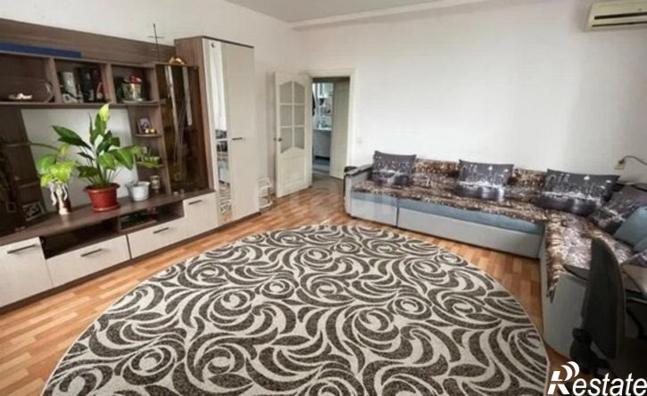 3-комн квартира улица Космонавта Комарова, 27,  д. 27