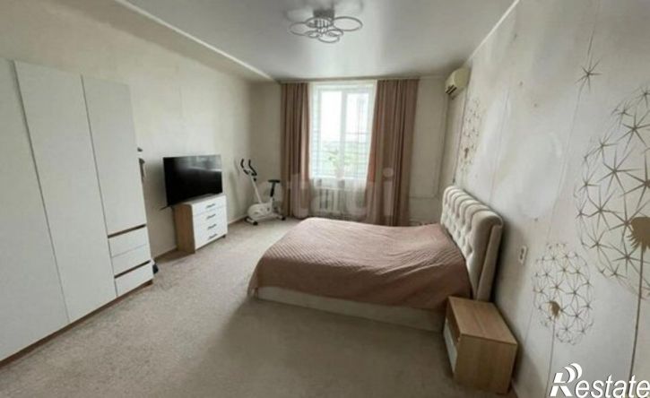 3-комн квартира улица Космонавта Комарова, 27,  д. 27