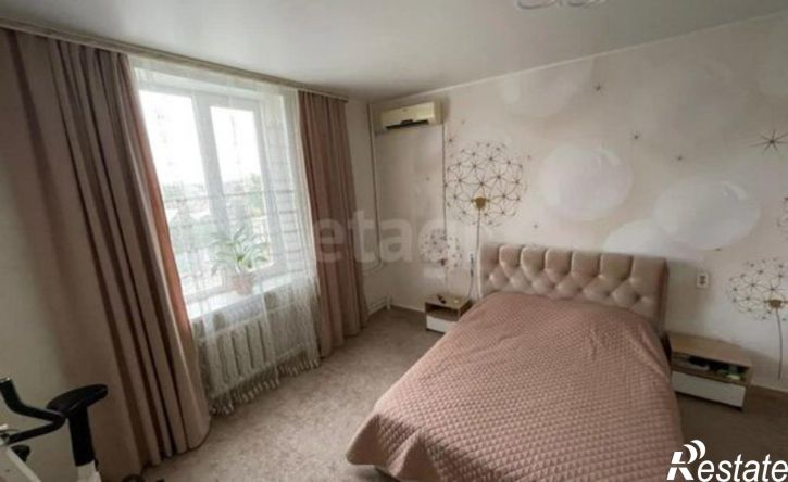 3-комн квартира улица Космонавта Комарова, 27,  д. 27
