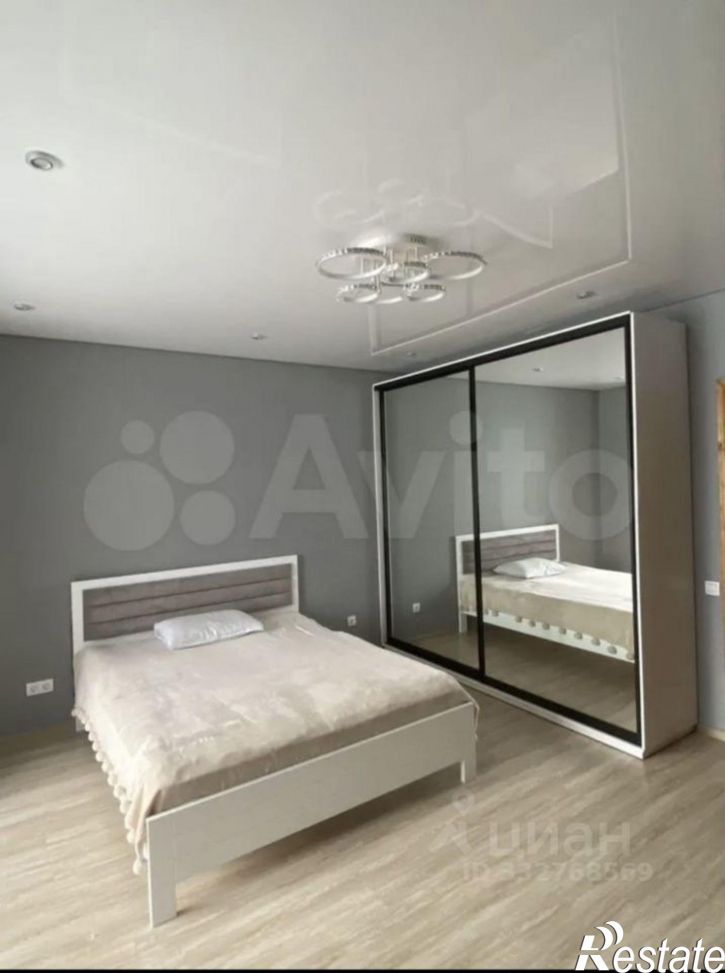3-комн квартира ул Сен-Симона, 42 4,  д. 42 4,  к. 4