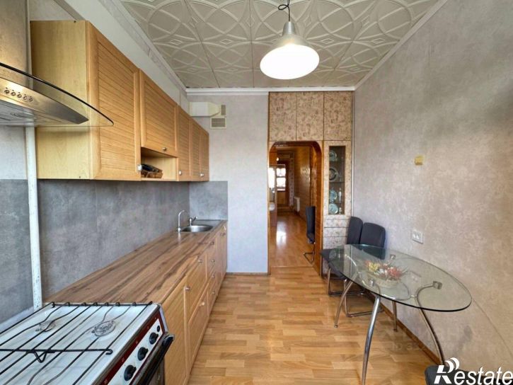 4-комн квартира Астрахань г., Кировский