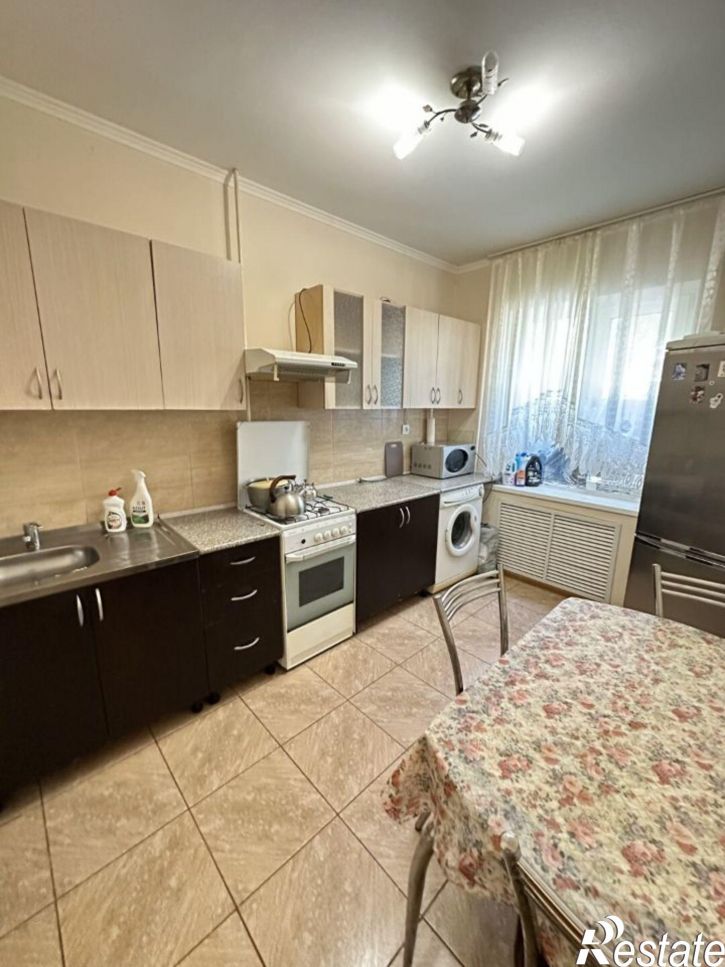 3-комн квартира ул Софьи Перовской, 82 2,  д. 82 2,  к. 2