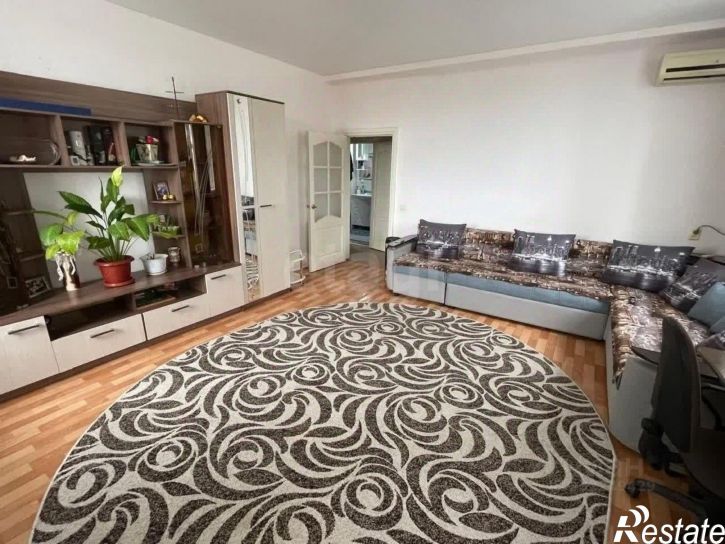 3-комн квартира ул Космонавта Комарова, 27,  д. 27