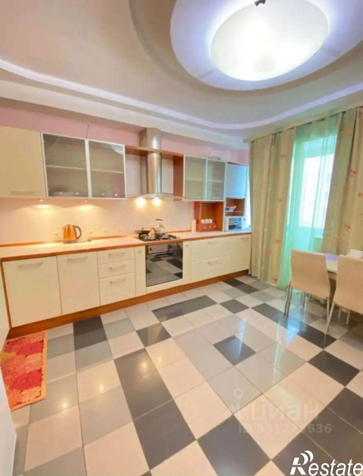 4-комн квартира ул Бурова, 10,  д. 10